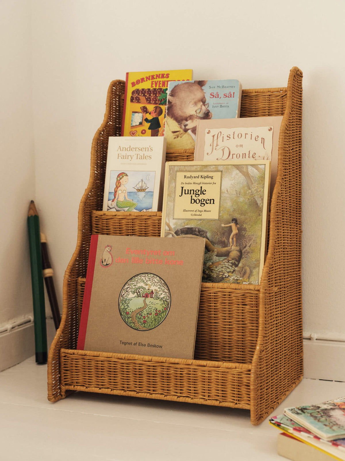 Rivan Display Bookcase