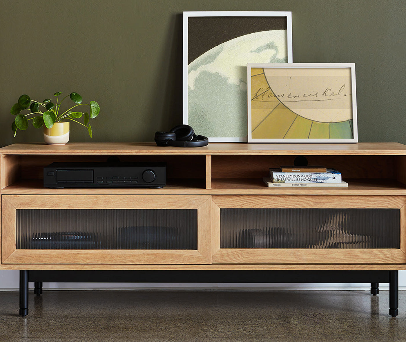 Munro Media Stand - More Options