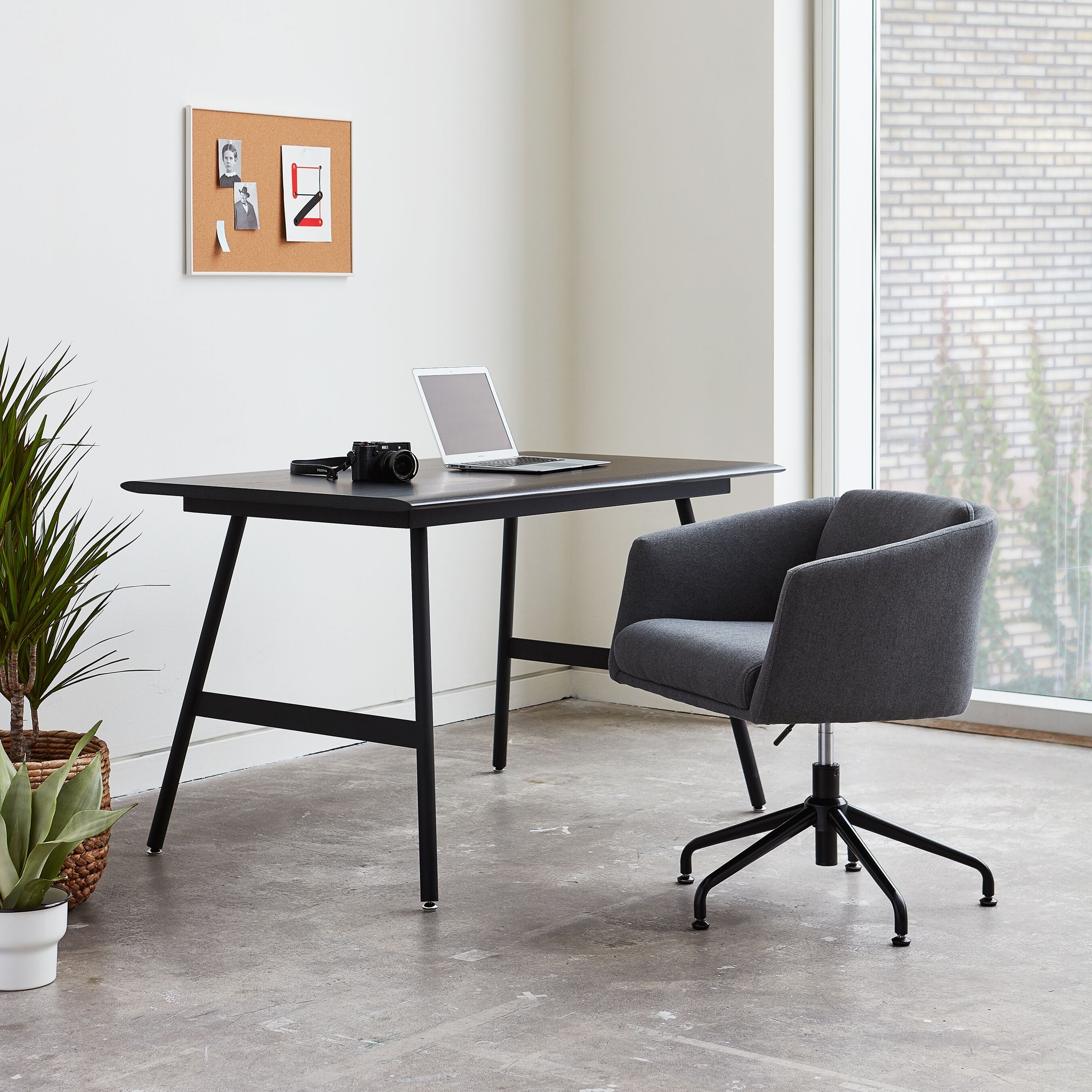 Radius Task Chair Gus* Modern - BEAM // Design Store