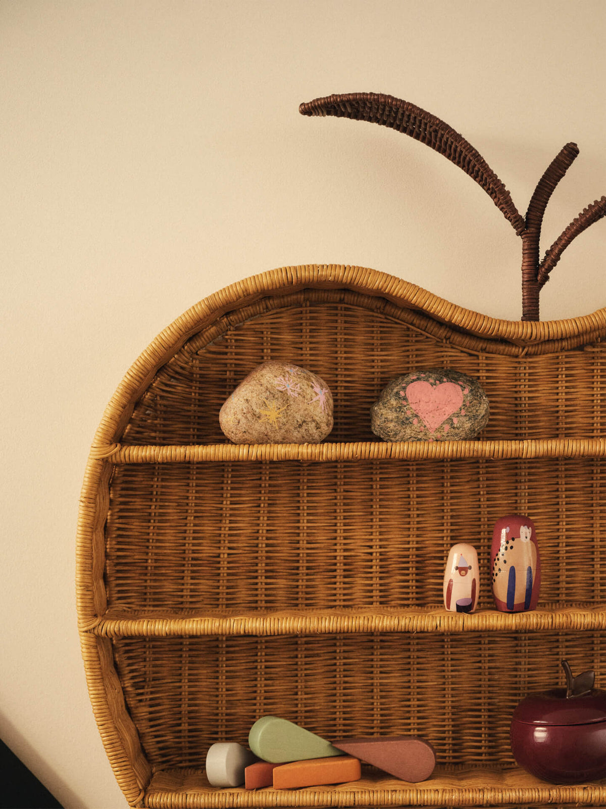 Apple Braided Shelf