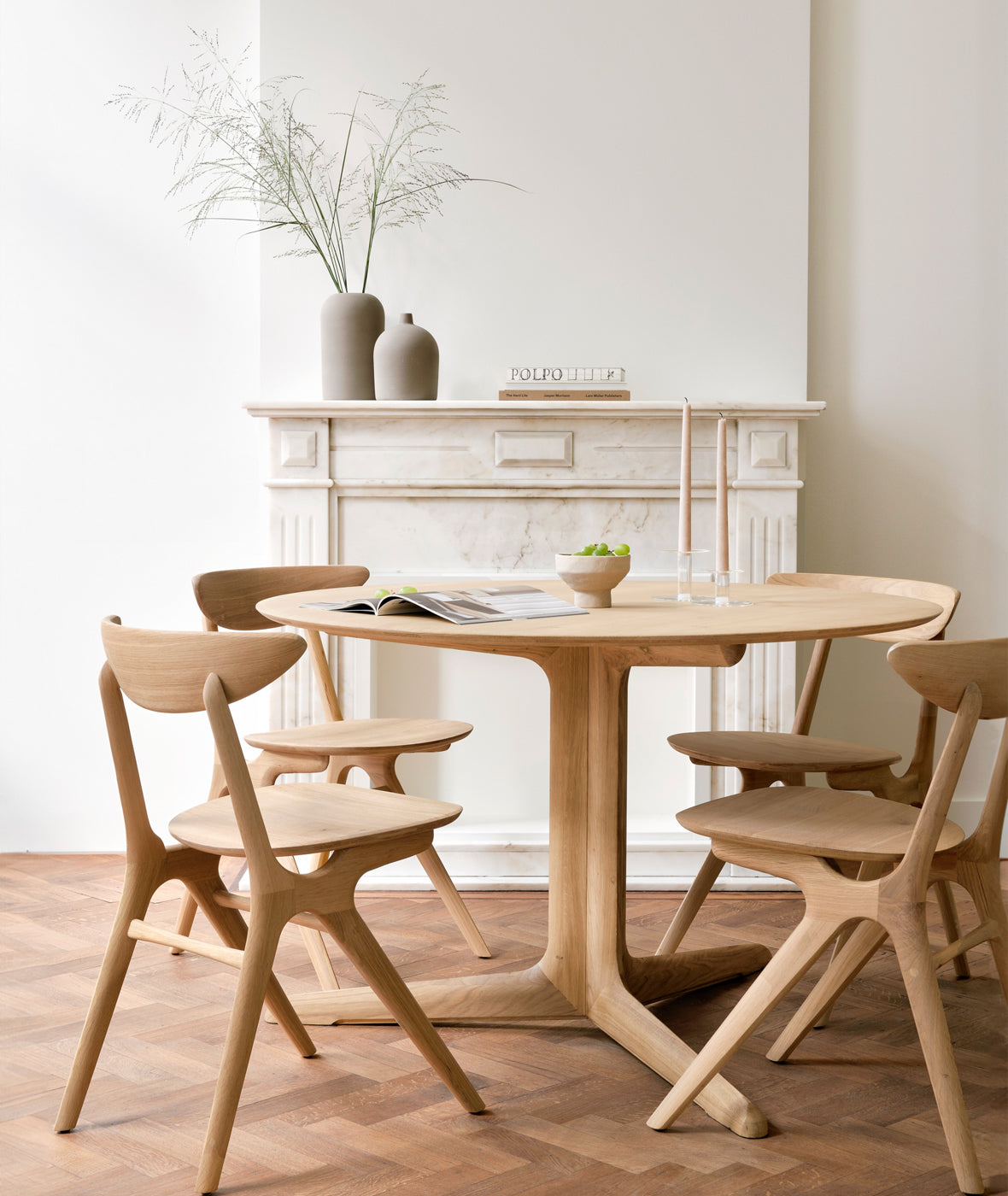 Corto Round Dining Table