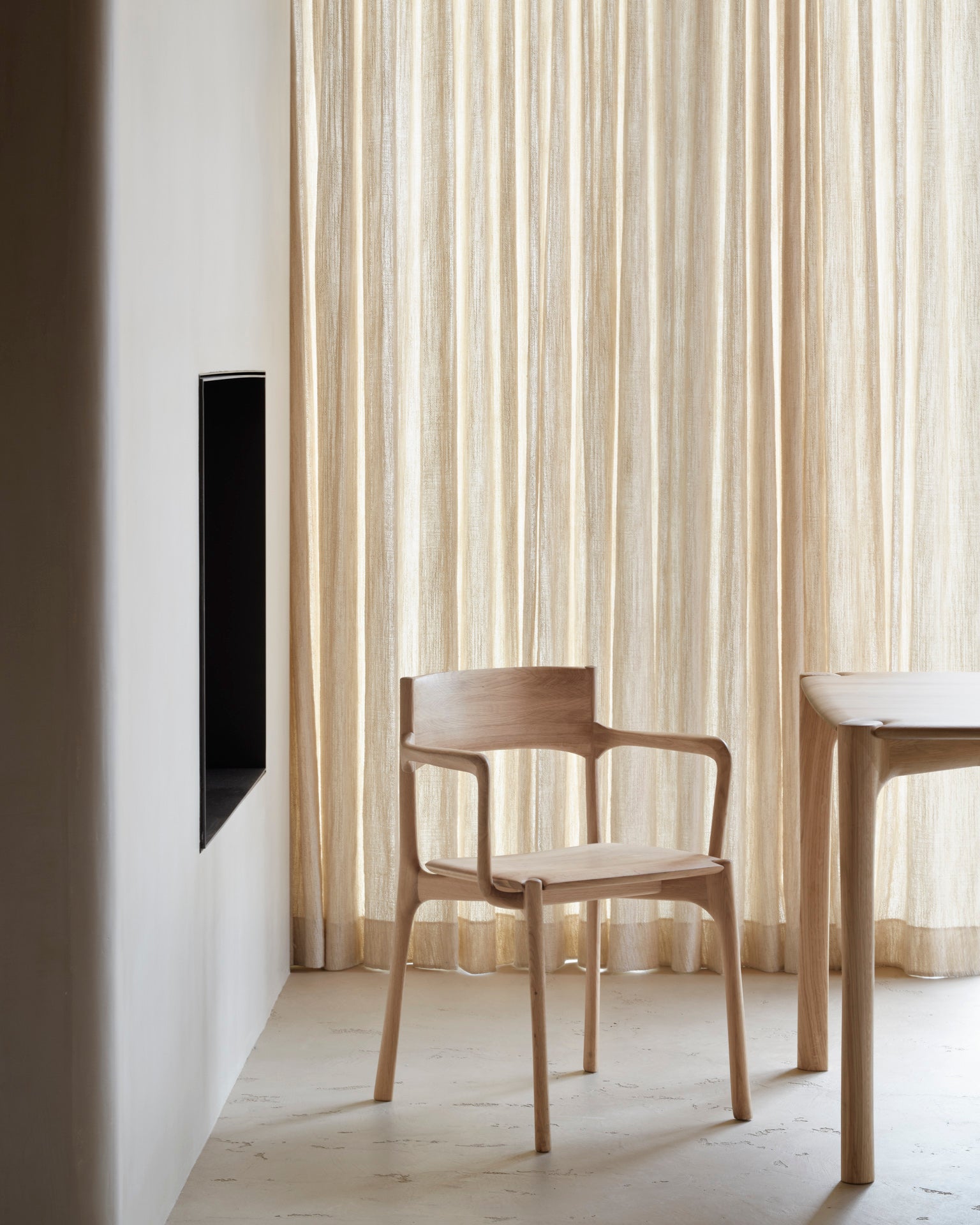PI Dining Chair w/Armrests