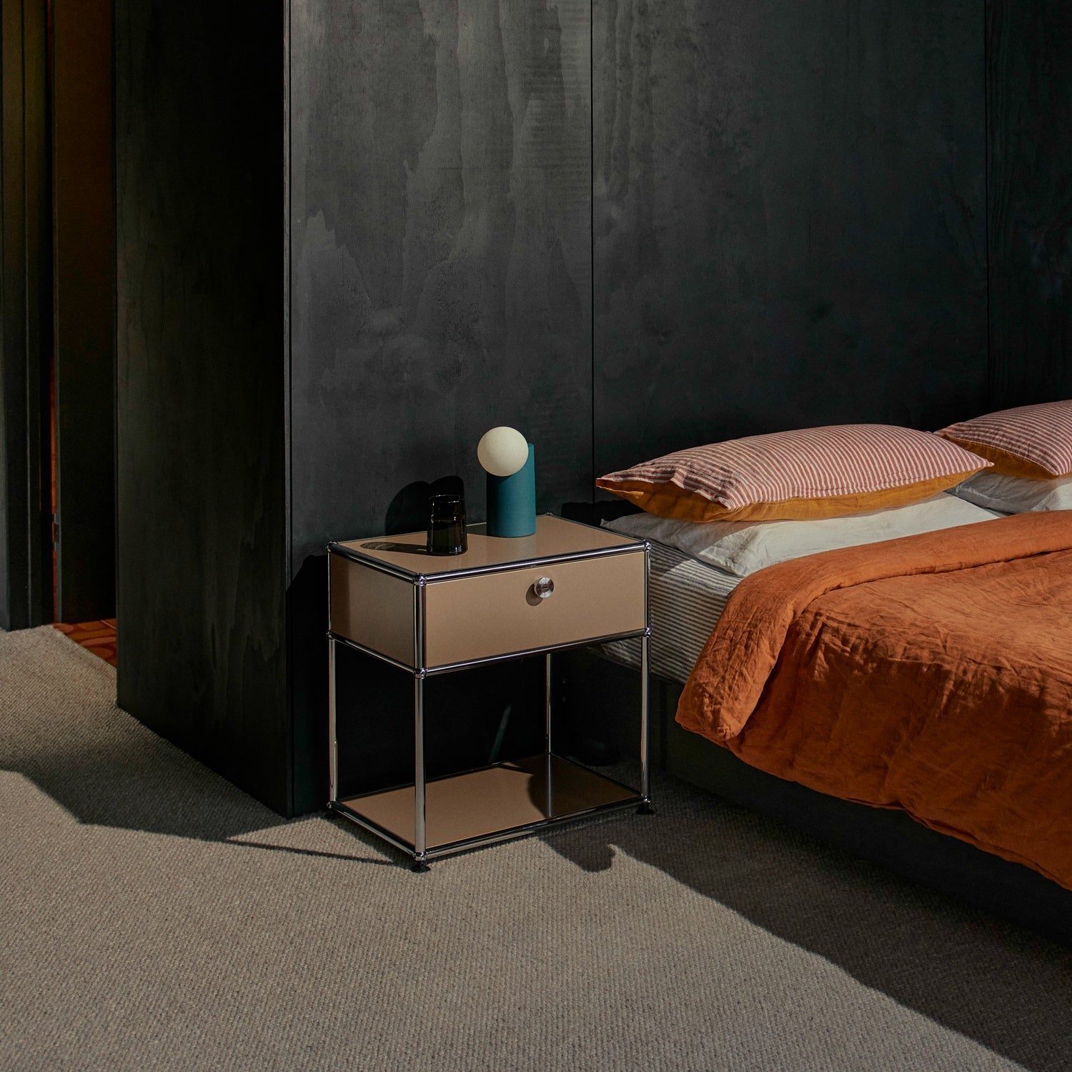 USM Haller Nightstand (P2) | BEAM