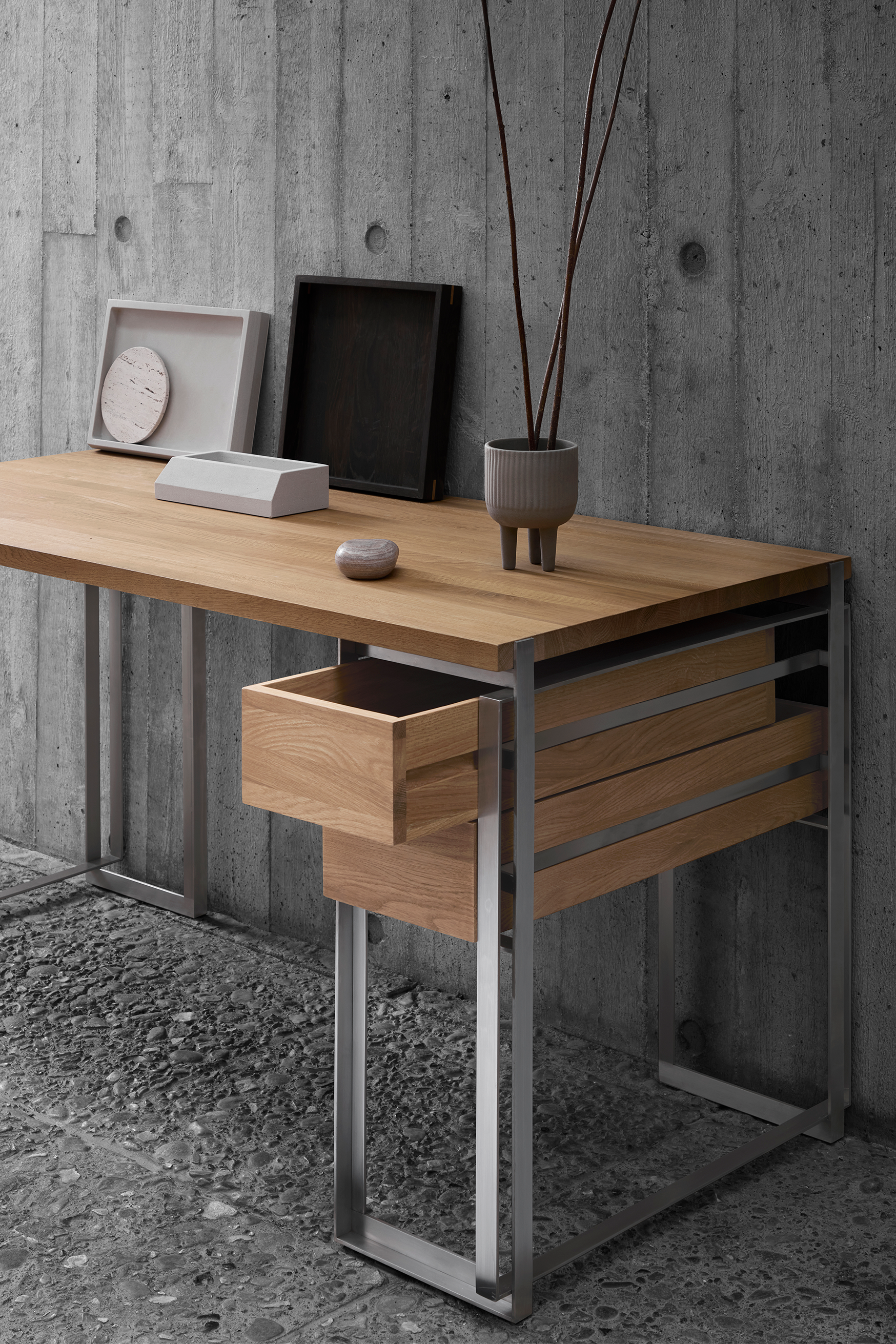 Outline Desk
