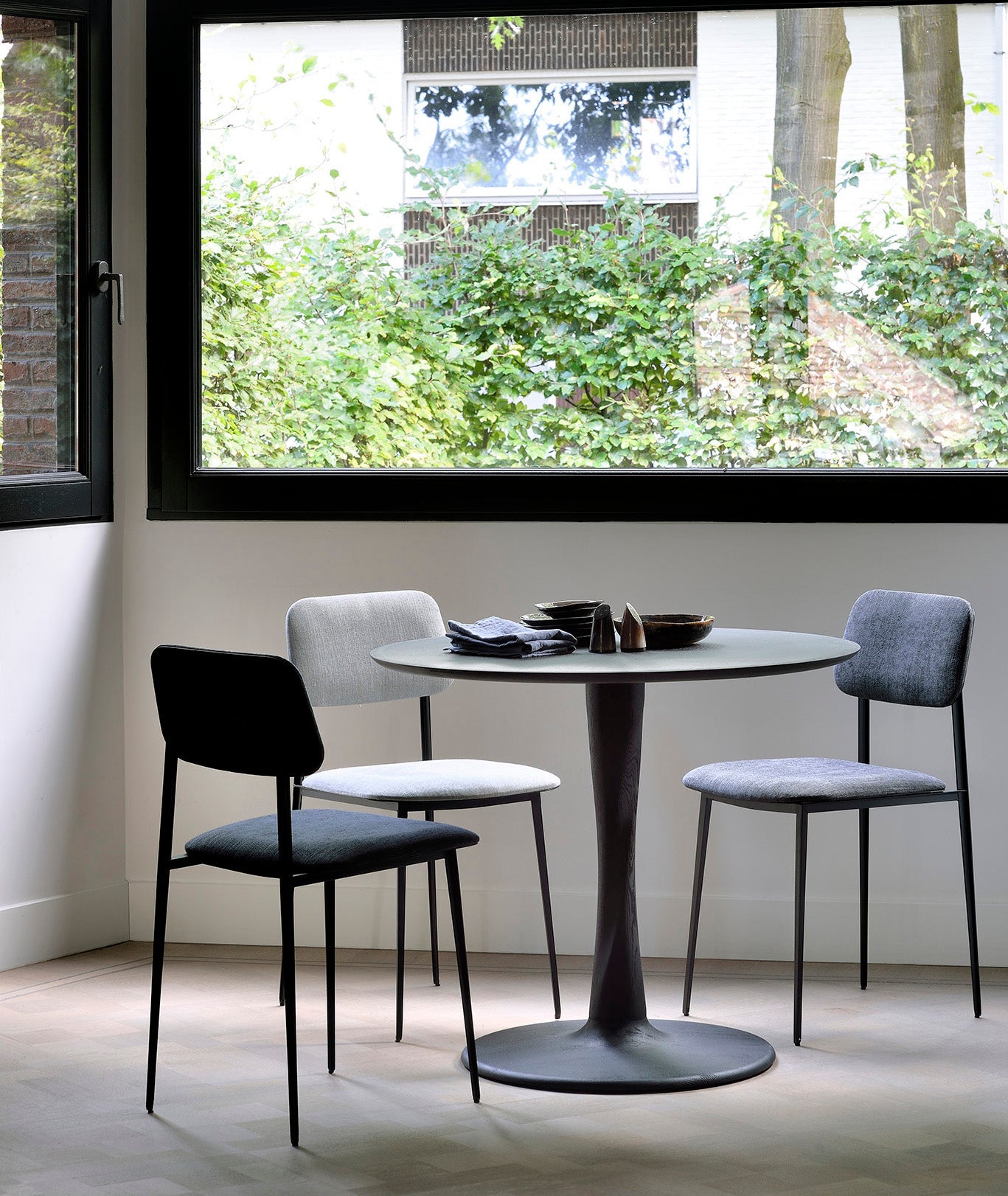 Torsion Dining Table Round - More Options