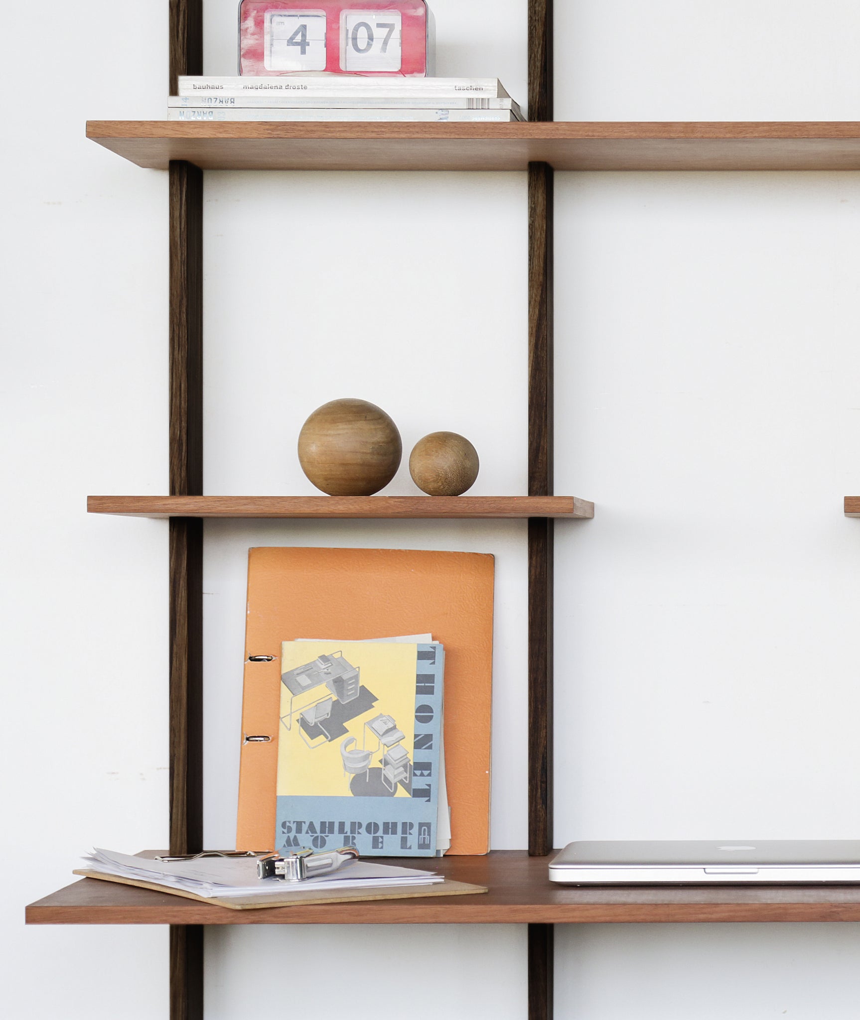 Sticotti Bookshelf + Desk Kit G - BEAM